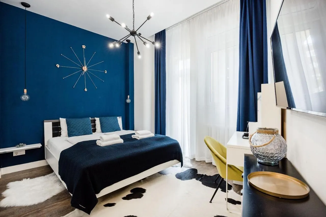 De Luxe Studio With Balcony In The Absolute Center Budapest Apartment