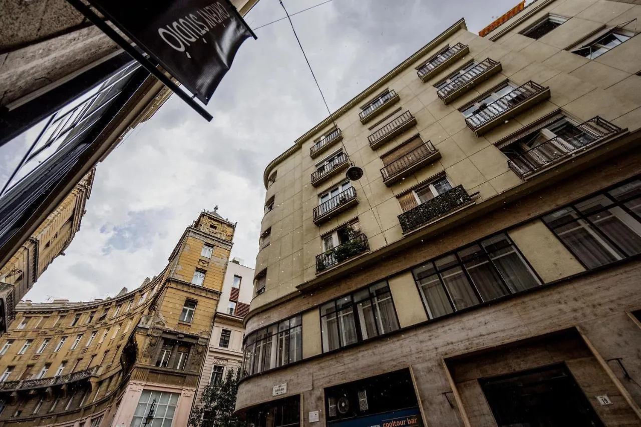 Apartment De Luxe Studio With Balcony In The Absolute Center Budapest